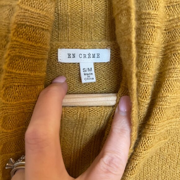 En Crème Gold Crochet Sleeve Turtleneck Sweater - S/M - Picture 7 of 9
